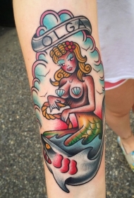 手臂彩色美人鱼和鲨鱼纹身前图案