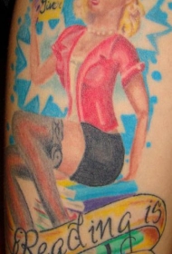 腿部彩色性感女郎纹身图案