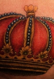 非常酷的红色和金色皇冠纹身图案