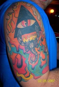 埃及蝎子与五彩火焰和眼睛纹身图案