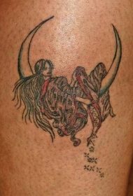 腿部彩色月亮上的女孩纹身图案
