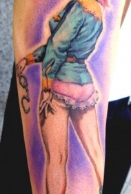 手臂彩色顽皮的女孩纹身图案