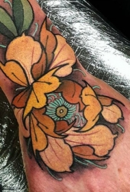 手背现代风格彩色花卉眼睛纹身图案
