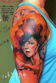 女生大臂水彩女性肖像纹身图案