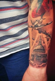 手臂彩色军事飞机与建筑纹身图案