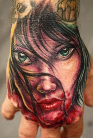 手背现代风格的血腥吸血鬼纹身图案