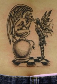 棋盘上的仙女和怪兽纹身图案