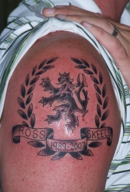 大臂狮子冠纪念徽章纹身图案