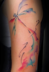 手臂个性设计水墨蜻蜓纹身图案