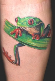 树叶上可爱的小青蛙纹身图案