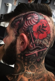 头部old school彩色玫瑰花与蛇和匕首纹身图案