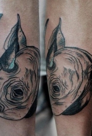 腿部灰洗式小犀牛头纹身图案