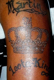 宝石皇冠和英文字母纹身图案