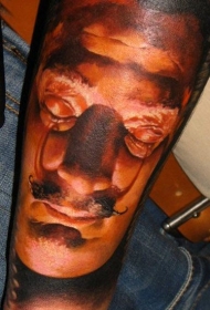逼真写实的丹尼斯肖像纹身图案