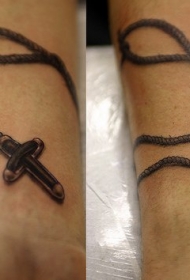 手腕十字架项链纹身图案