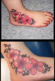 女性脚背彩色花朵纹身图案