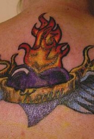 背部彩色紫翼燃烧的爱心纹身图片
