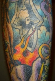 手臂彩色燃烧的盾牌纹身图案