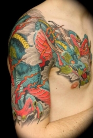 日式半甲大型彩色龙纹身图案