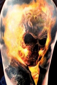 着火的彩色骷髅纹身图案