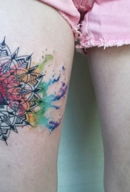 腿部装饰风格的彩色大花与三角形纹身