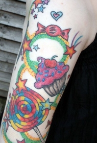 手臂糖果蛋糕和星星五颜六色纹身图案