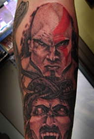 手臂彩色野蛮人肖像与美杜莎头纹身
