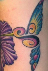 肩部彩色音乐蜂鸟和花的纹身图案