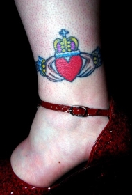 脚踝皇冠珠宝戒指纹身图案