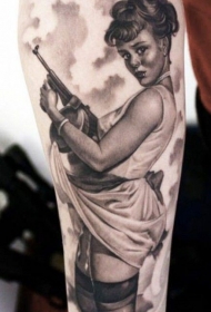 手臂棕色独特的持枪女孩纹身图片