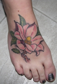 脚背优雅淡粉色木兰花纹身图案