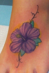 脚背一朵紫色花纹身图案