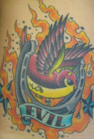 马蹄与邪恶的麻雀火焰纹身图案