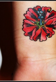 女性手腕彩色花朵纹身图案