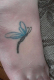 脚背彩色蜻蜓纹身图案