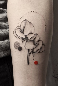 小臂小清新彩色花朵与小圆点纹身图案