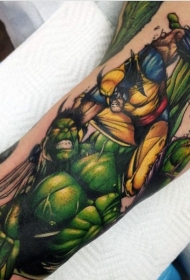手臂彩色绿巨人超级英雄纹身图案