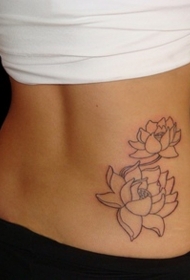 女性腰部简单的莲花纹身图案