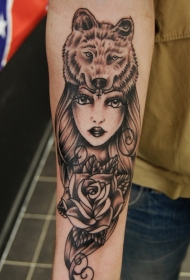 小臂玫瑰花和狼头女孩纹身图案
