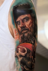手臂彩色逼真的海盗和骷髅纹身图案