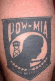 腿部黑色战俘米娅军旗的纹身图案