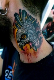 脖子现代风格的尖叫鹰头纹身图案