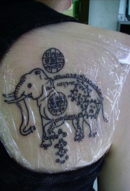背部大象与印度教符号纹身图案