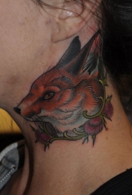 脖子上的彩色老狐狸纹身图案