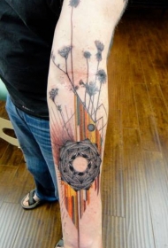 手臂五彩缤纷的野花和几何纹身图案