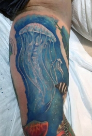 大腿彩色水下生活的水母纹身图案