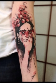 手臂神秘的彩色女人花纹身图案