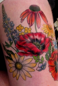 腿部彩色鲜艳的花朵纹身图案