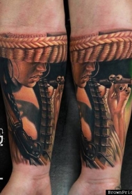 手臂逼真的彩色吸烟墨西哥妇女纹身