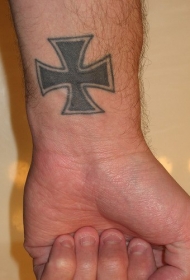 手腕简约十字架纹身图案